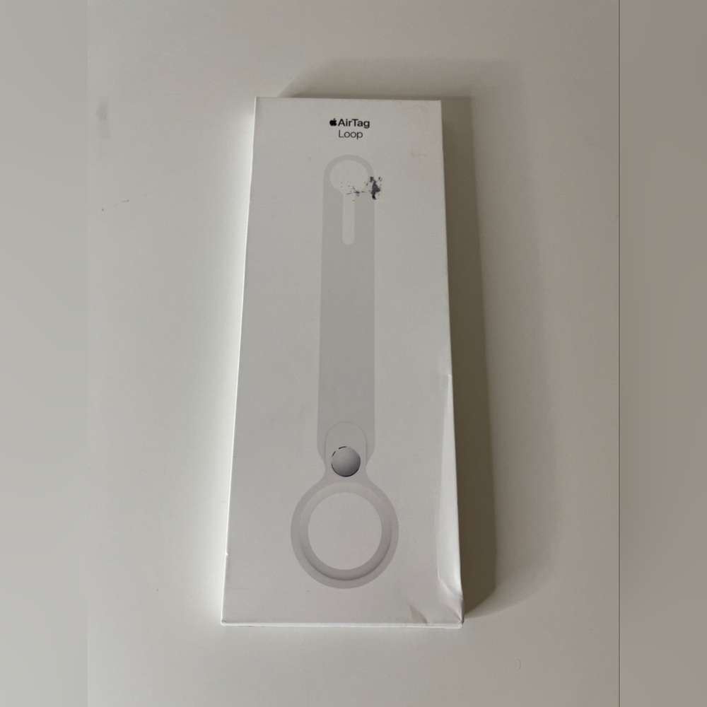 Brand New Apple AirTag Silicone Loop for Airtag - White (MX4F2ZM/A). Sealed